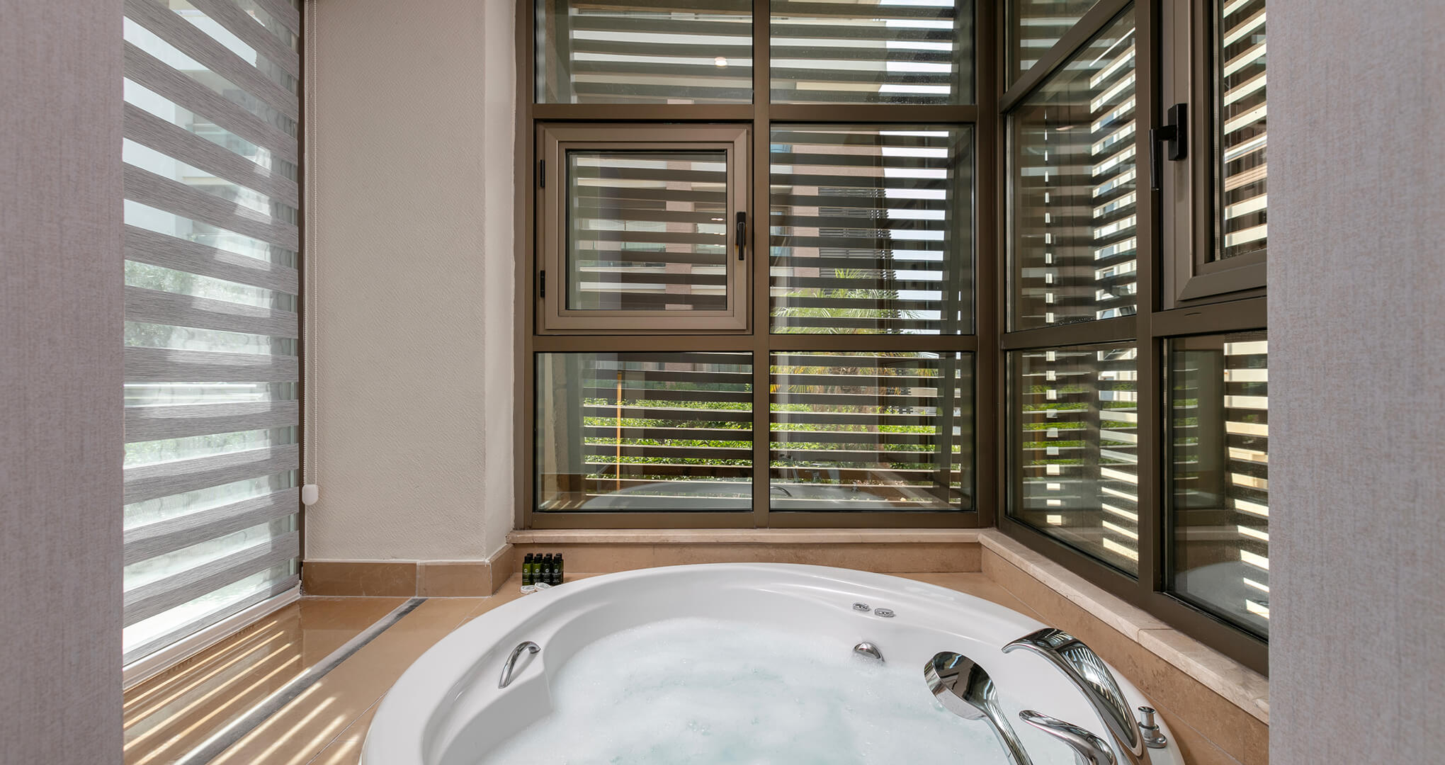 Sherwood-dreams-resort-konaklama-family-jacuzzi-room-galeri.jpg
