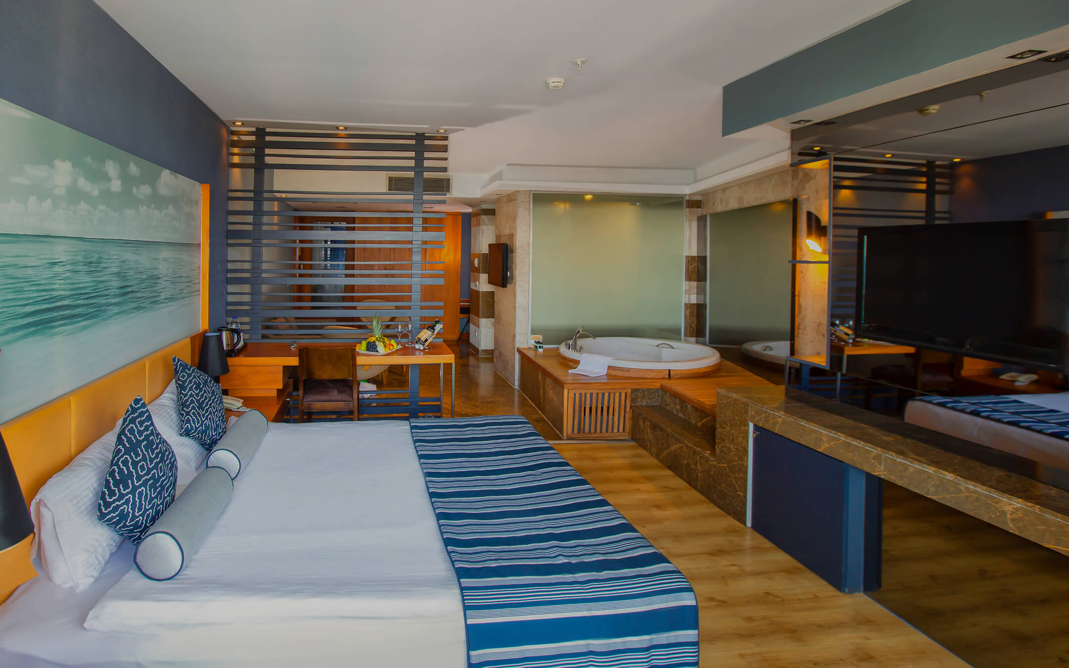 Deluxe Room with Jacuzzi
