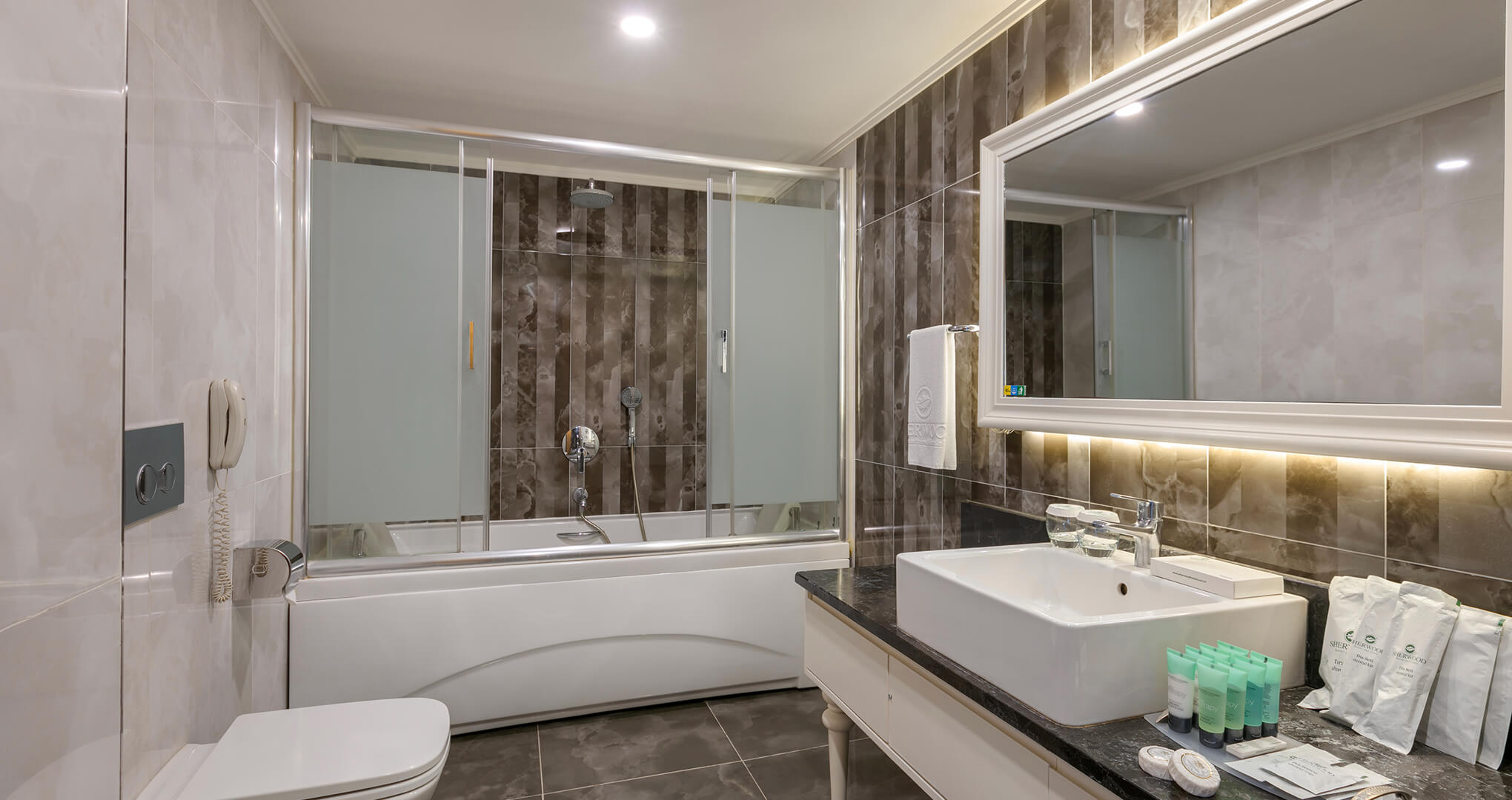 Sherwood-lara-konaklama-Jacuzzi-Suite-galeri.jpg
