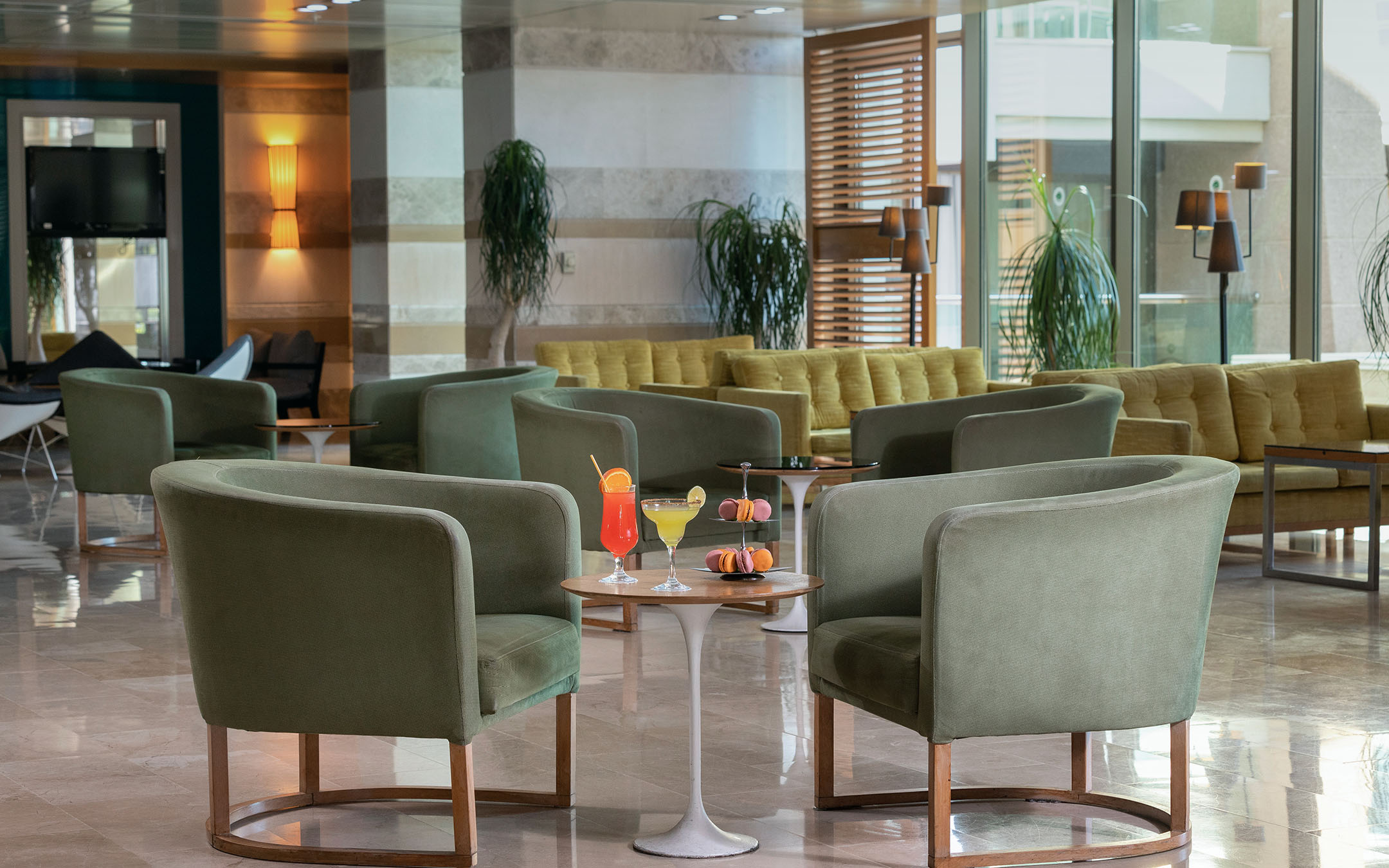 <p>Chill Lobby Bar</p>