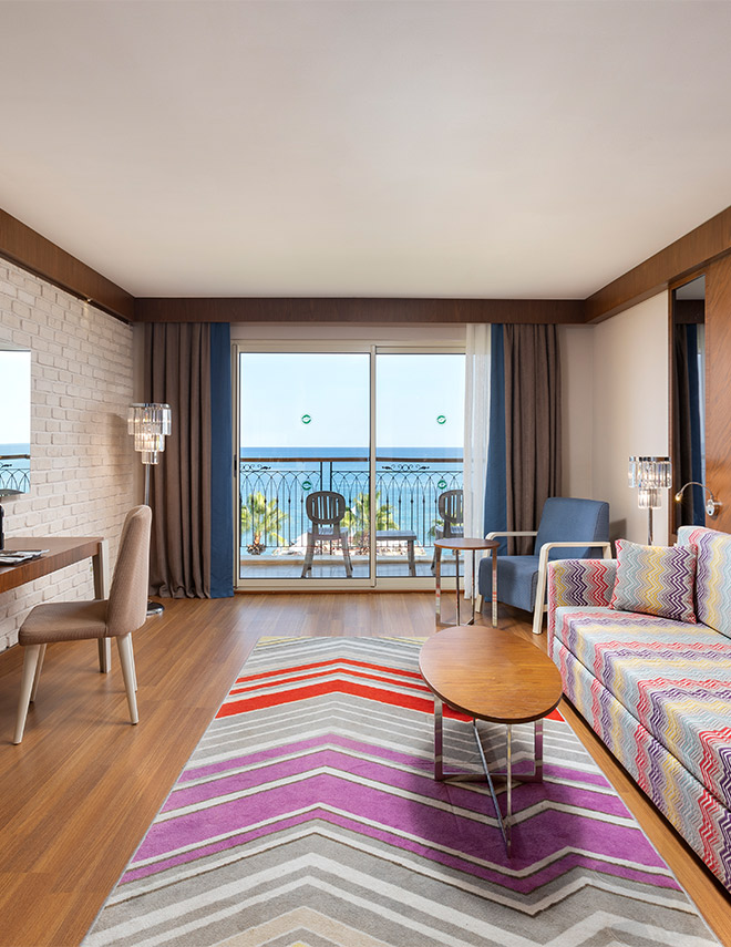 <p>With the distinct freedom provided by two-story architecture, endless blue and sophisticated luxury can completely change the way you think about vacations!</p>