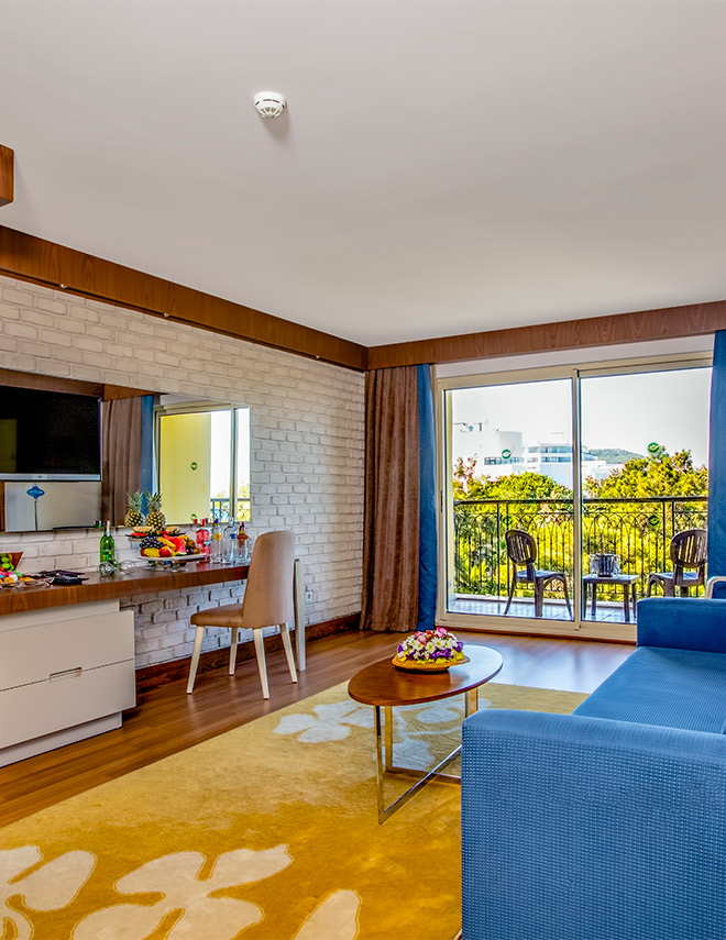 <p>A luxurious suite that elevates the independence of two floors with tasteful nuances, crafting every moment of your vacation with a level of elegance that surpasses comfort at home!</p>