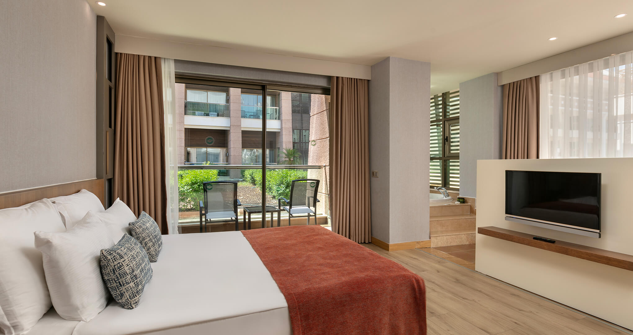 Sherwood-dreams-resort-konaklama-family-jacuzzi-room-galeri-2.jpg