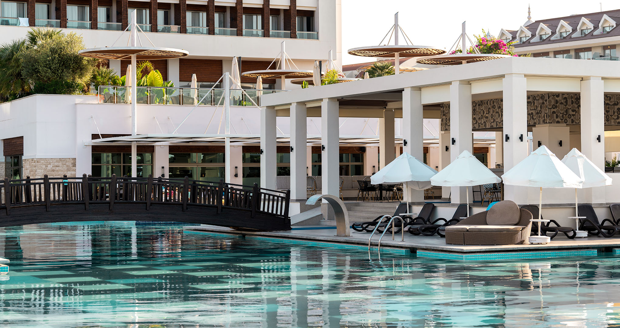 tui-blue-belek-acik-yuzme-havuzu-galeri-d-6.jpg