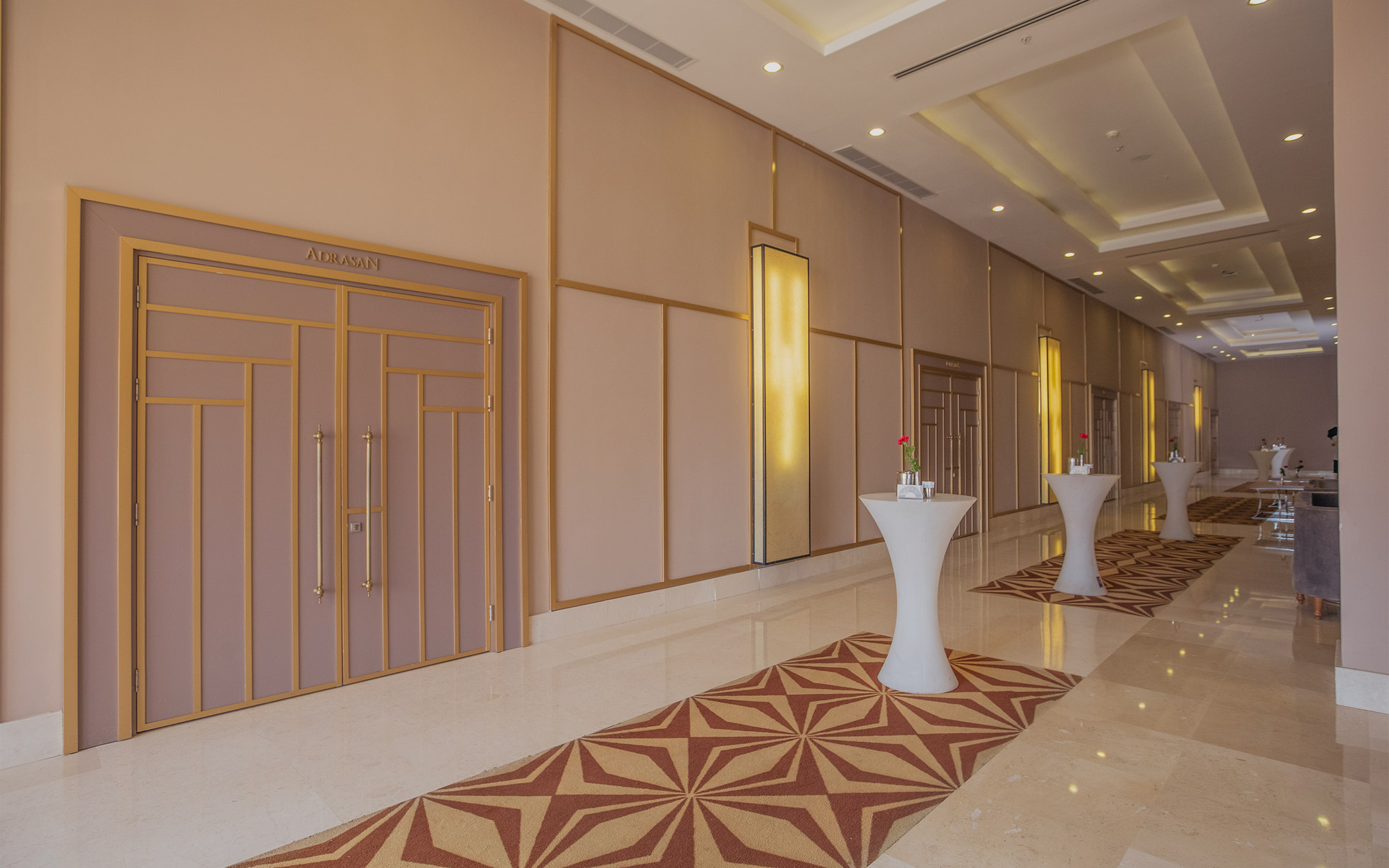 <p>Foyer (Teras)</p>