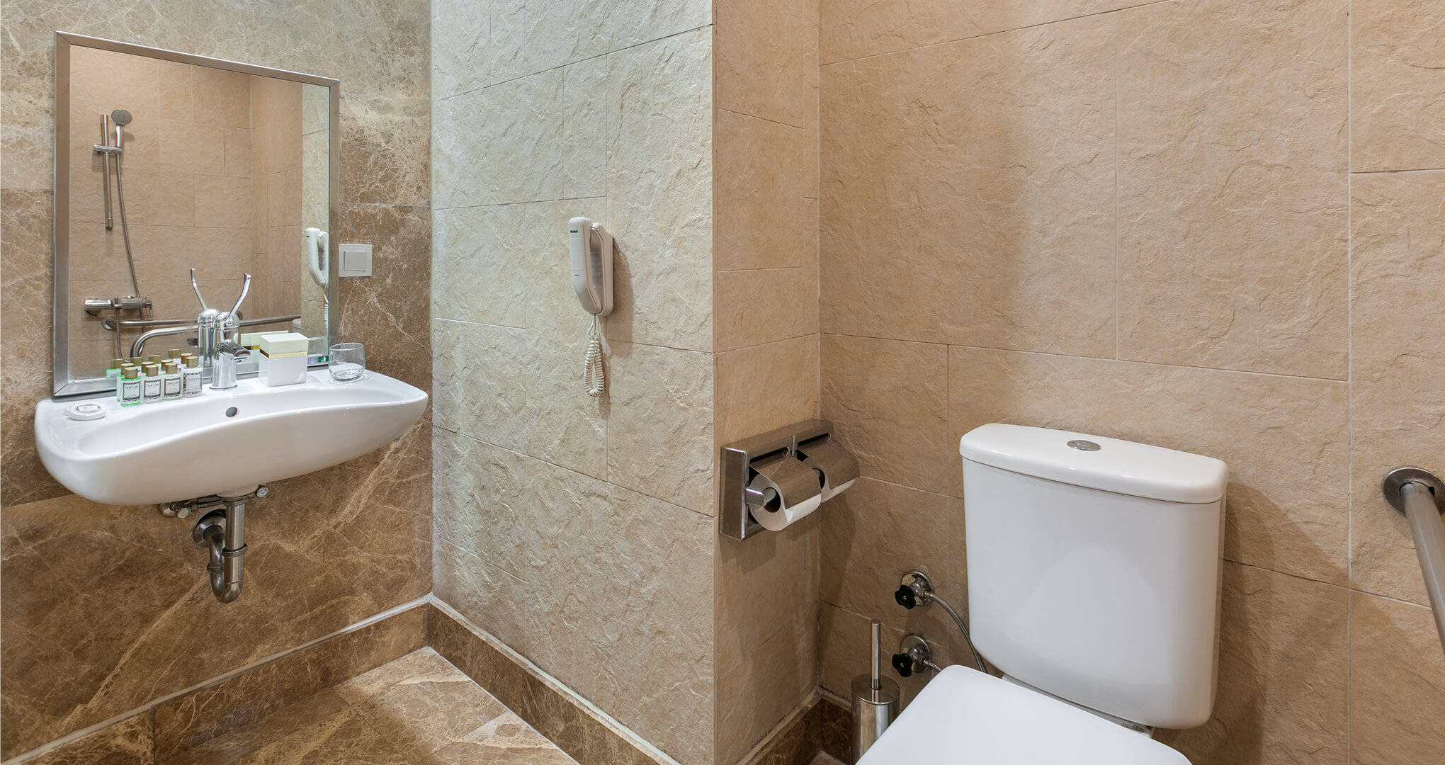 sherwood-hotels-tui-belek-konaklama-handicapped-room-galeri-3.jpg
