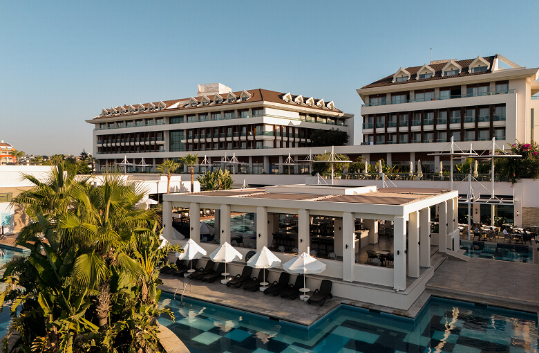 <p>Island Pool Bar</p>