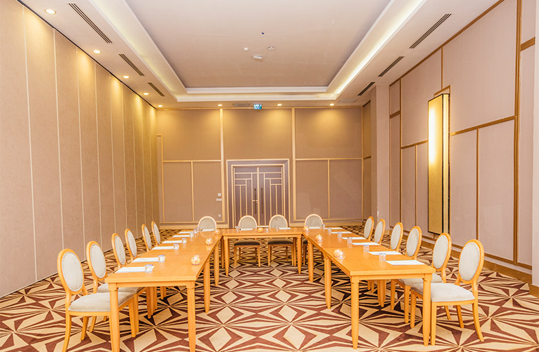 <p>This unique area, designed with contemporary elements, provides perfect tranquility for your strategic discussions.</p>