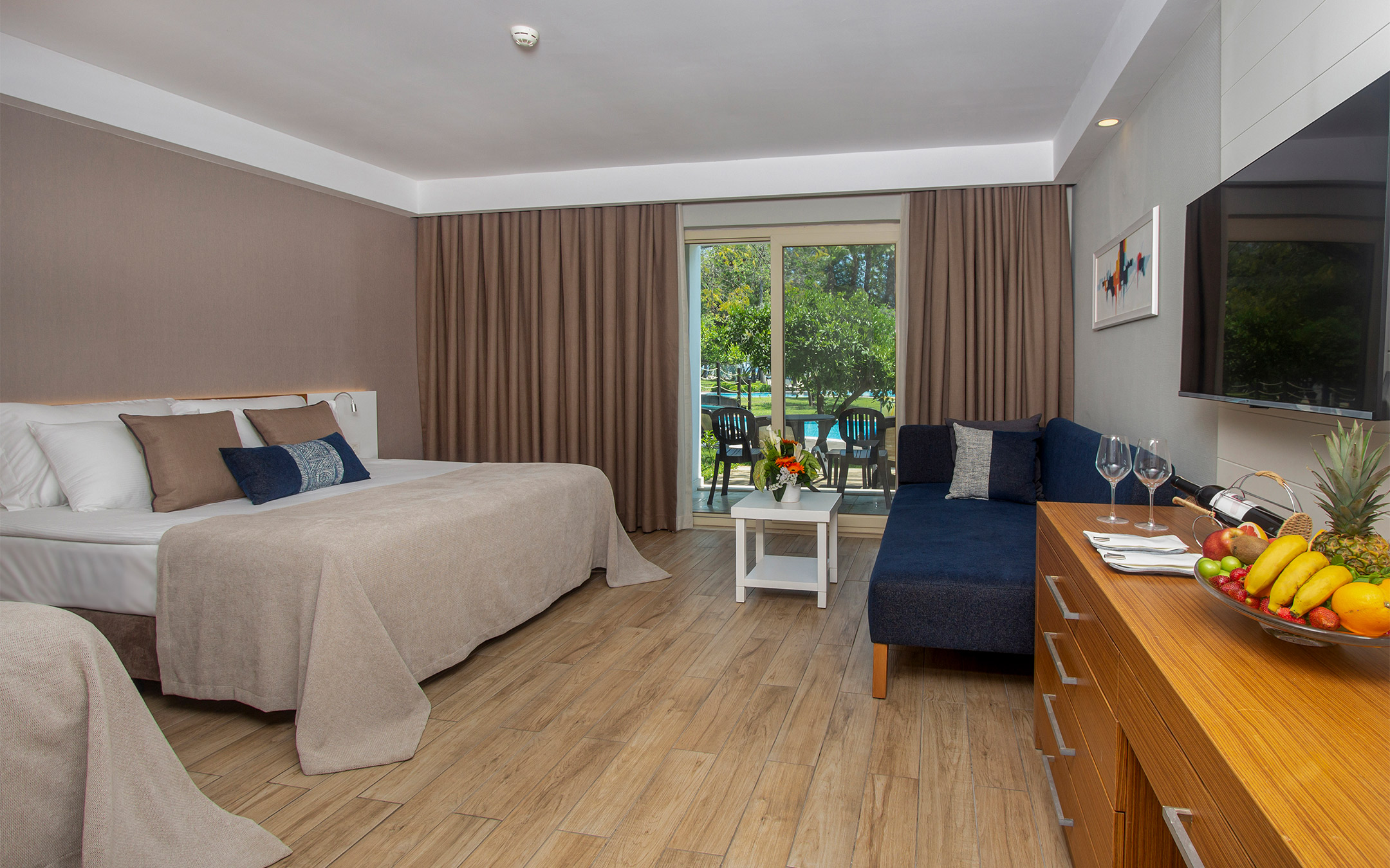 <p>Lagoon Superior Room</p>