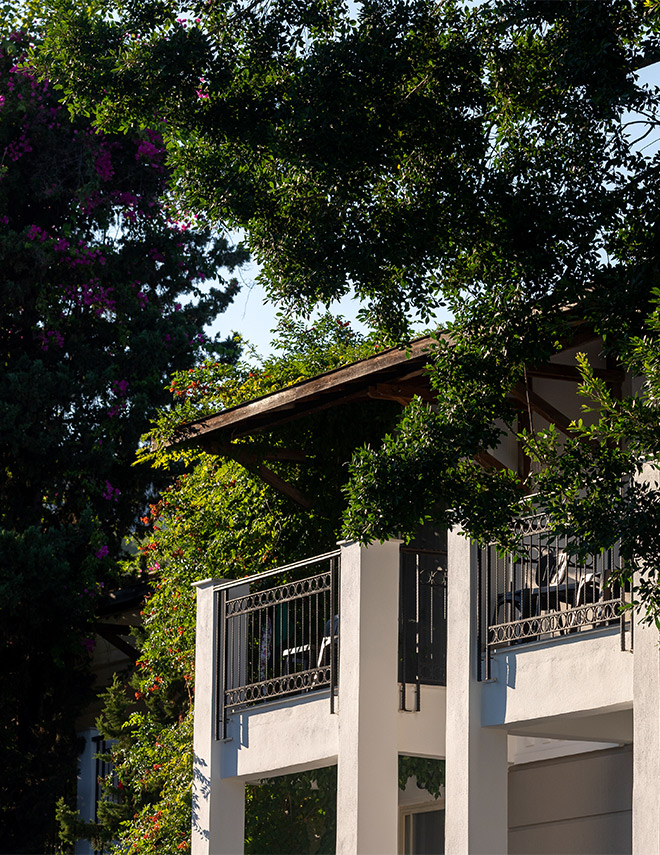 Modern tasarımın konforla buluştuğu Deluxe Oda, tatilinize ferah bir soluk katar.