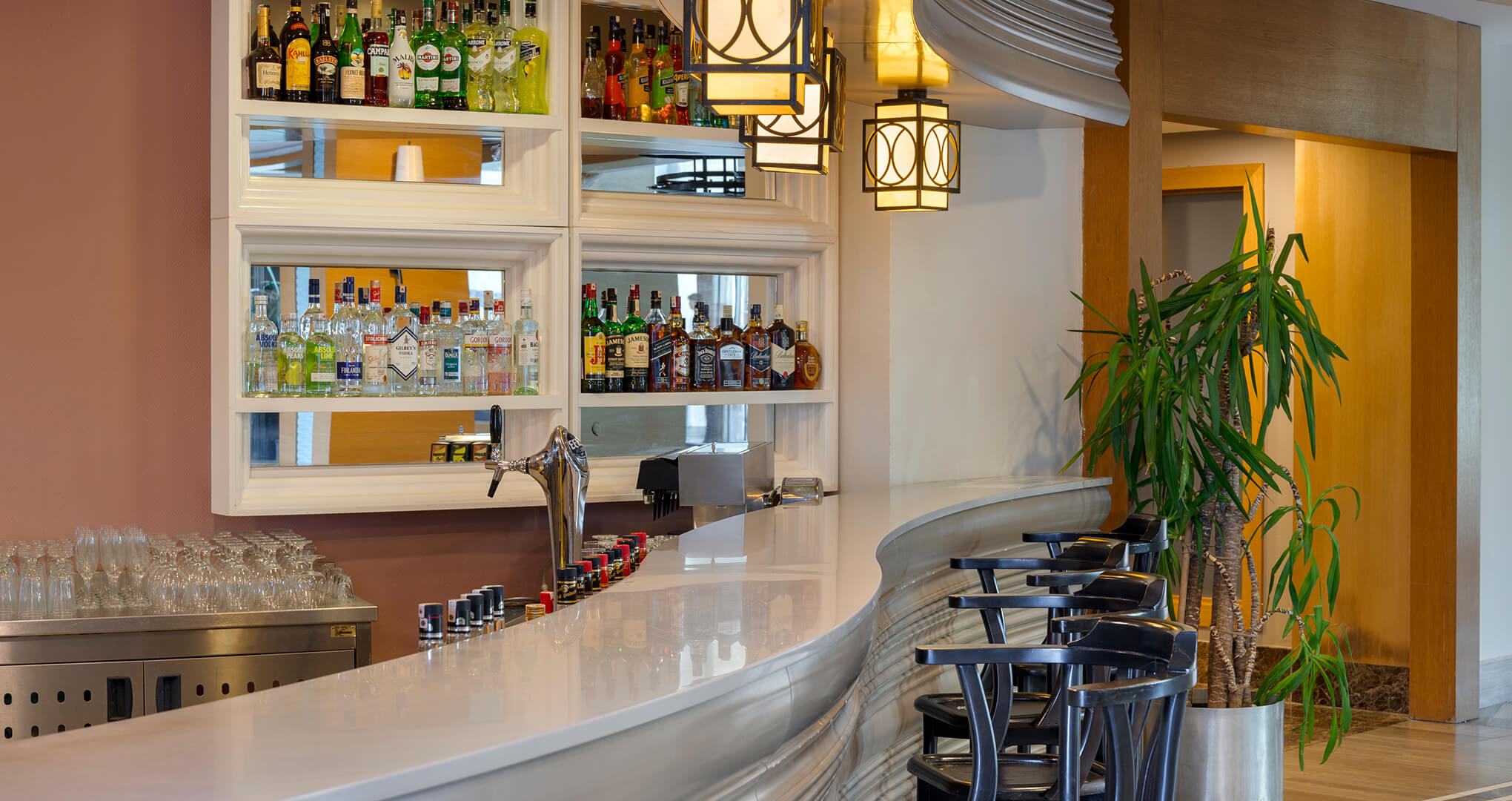 Sherwood-exclusive-lara-gastronomi-lobby-bar-galeri.jpg