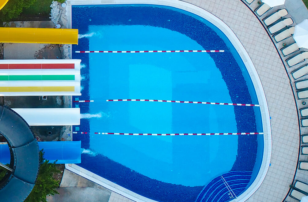 <p>Adrenalin ve eğlencenin merkezinde yer alan Splash Aquapark, her yaştan misafir için neşe dolu anlar sunar. Renkli kaydırakları ve ferahlatıcı su oyunlarıyla tatilinize dinamik bir enerji katar.</p>