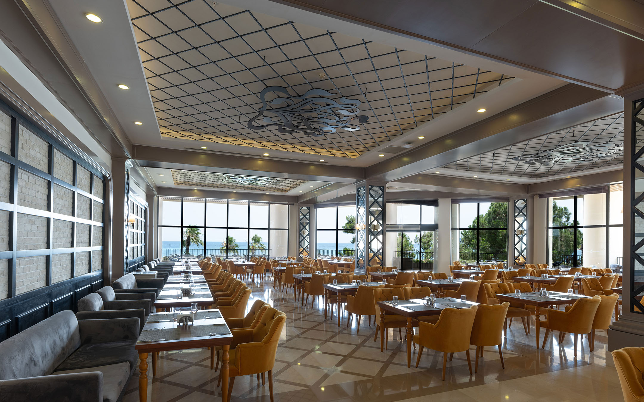 <p>Bistro Lounge</p>
