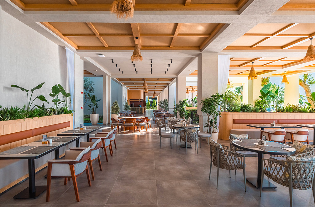 <p>A Refined Culinary Spot Surrounded by Nature</p>