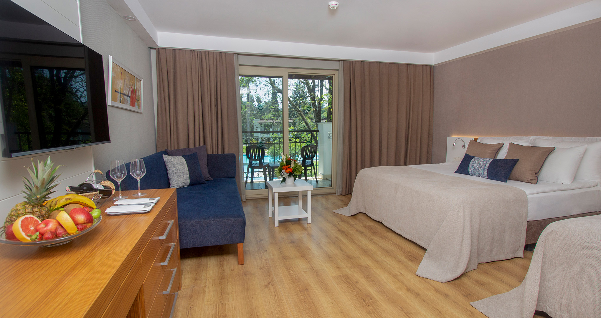 sherwood-exclusive-kemer-deluxe-superior-room-galeri3.jpg