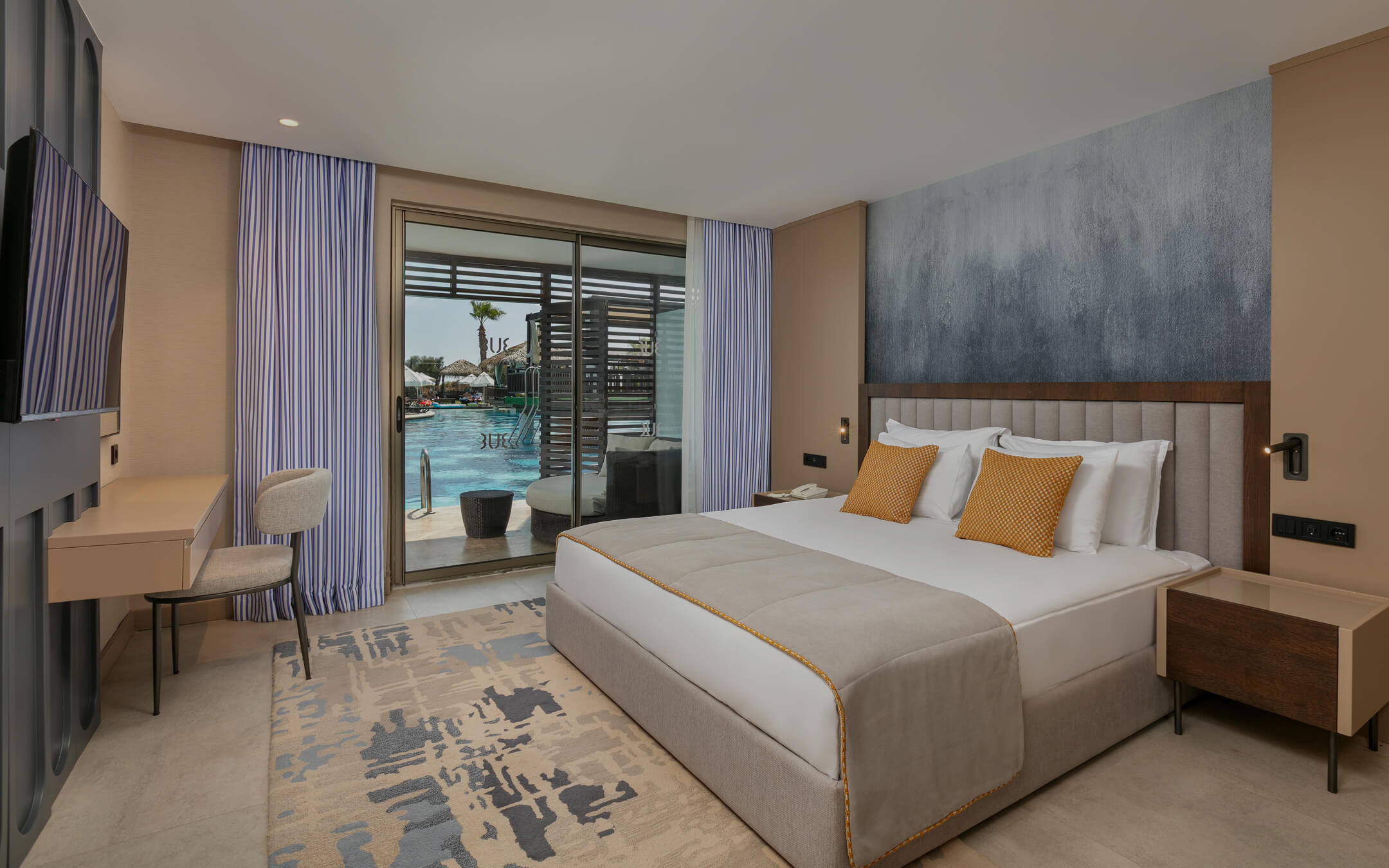Swim Up Rooms